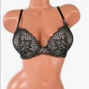 Victoria’s Secret bombshell push up bra, increases cup size my 2 cups.